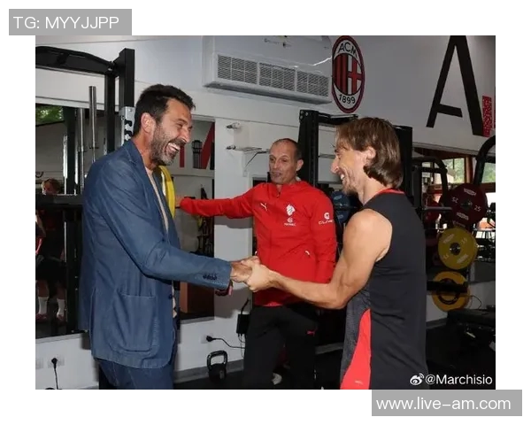 布冯赞阿莱格里执教风格独特米兰印记深刻显现